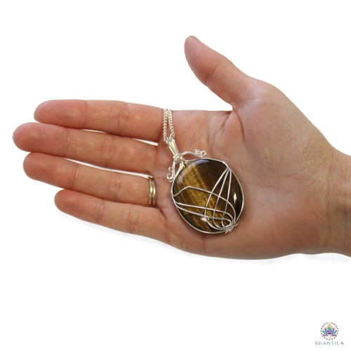 Pendentif Œil de Tigre Serti en Volutes — Chaîne 50 cm 5 Pendentif Œil de Tigre Serti en Volutes — Chaîne 50 cm – Image 5
