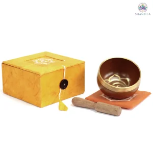 Bol chantant chakra sacré en laiton doré avec baguette en bois, 8 cm, fabrication artisanale Inde.