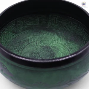 Bol chantant tibétain en laiton vert mousse avec motifs champignons gravés à la main