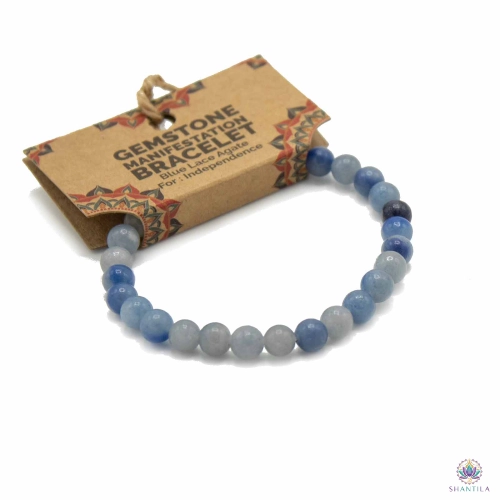 Bracelet Perles Agate Dentelle Bleue — Indépendance 2 Bracelet agate dentelle bleue enfilé sur sa carte kraft illustrée « Gemstone Manifestation Bracelet »