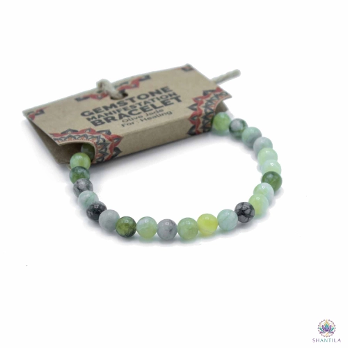 Bracelet Perles Jade Olive — Équilibre 2 Bracelet jade olive enfilé sur sa carte kraft illustrée « Gemstone Manifestation Bracelet »