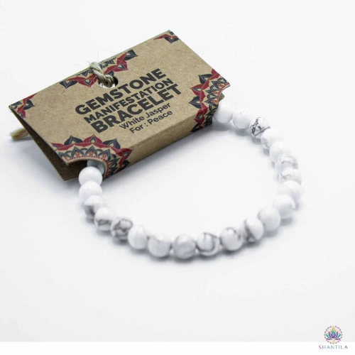 Bracelet Perles Jaspe Blanc — Paix 2 Bracelet jaspe blanc enfilé sur sa carte kraft illustrée « Gemstone Manifestation Bracelet »