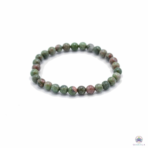 Bracelet Perles Jaspe Vert — Croissance 1 Bracelet en perles de jaspe vert : perles vert foncé mouchetées de rose saumon, posé à plat sur fond blanc
