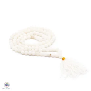 Collier Mala 108 grains en perles de quartz blanc laiteux avec pompon blanc traditionnel