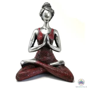 Statuette Yoga Lady artisanale en résine argent et bordeaux 24cm pour décoration zen et méditation