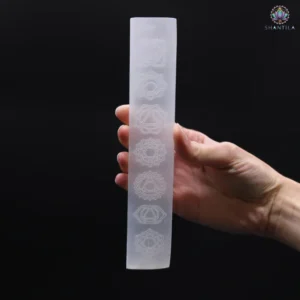 Plaque de rechargement en sélénite gravée des 7 chakras en couleur - 20 cm