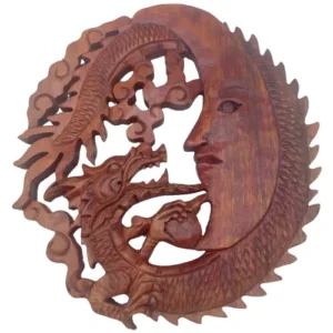 Plaque murale sculptée avec visage de lune et dragon en bois de Suar naturel 30cm